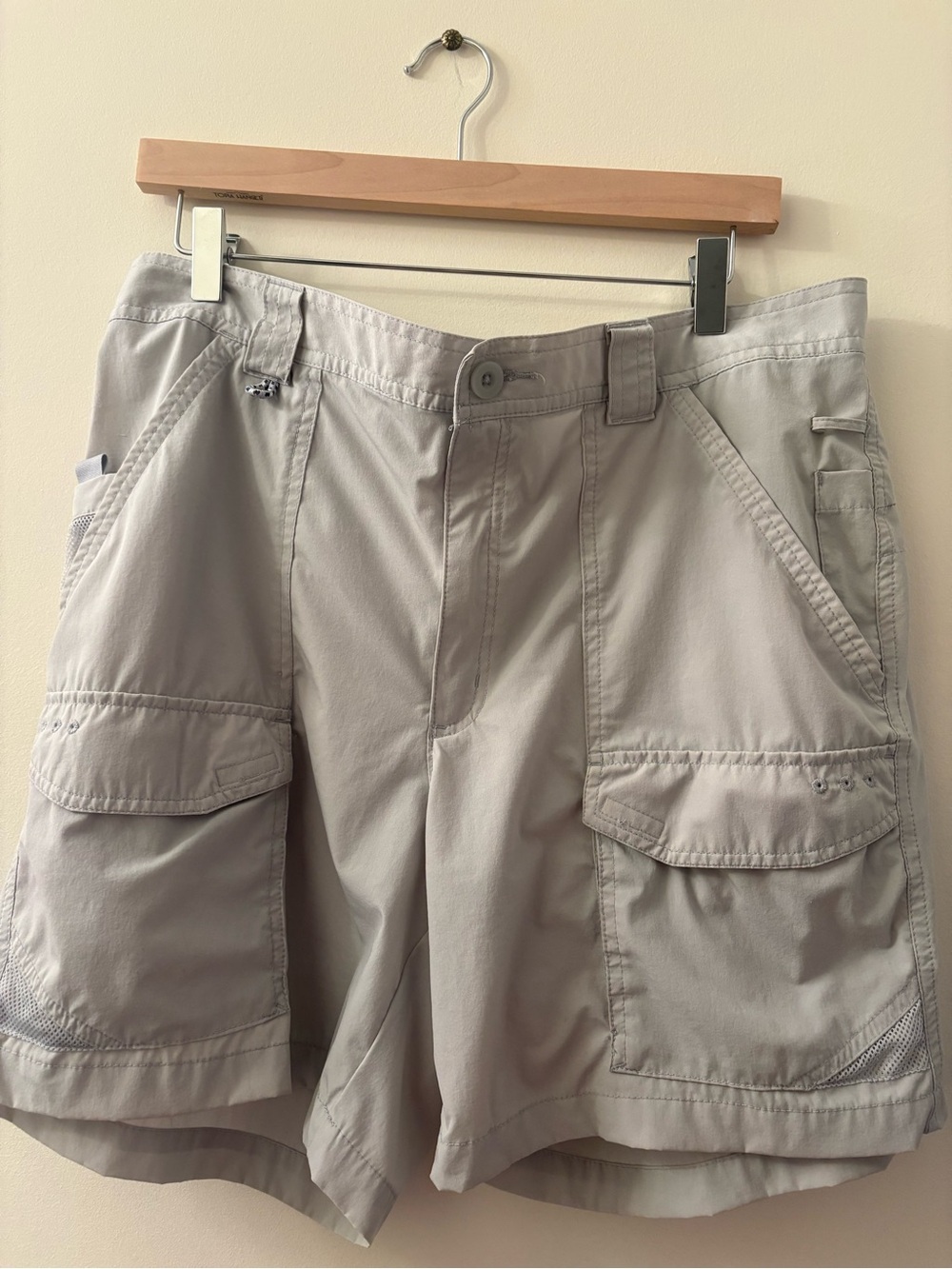 Columbia PFG Men's Size Large Lightweight Cargo Shorts in Color Fossil